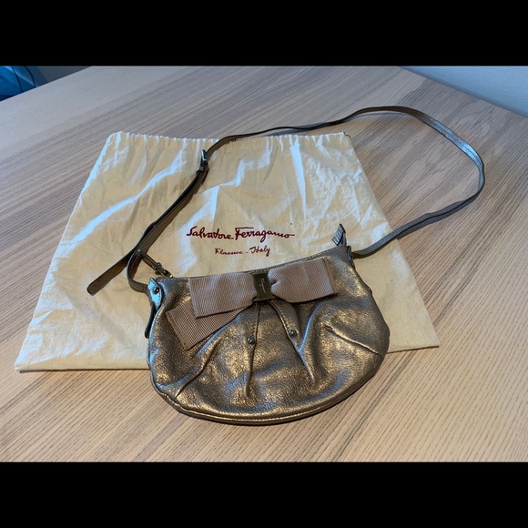 Salvatore Ferragamo Vara Bow Shoulder Bag - Picture 5 of 8